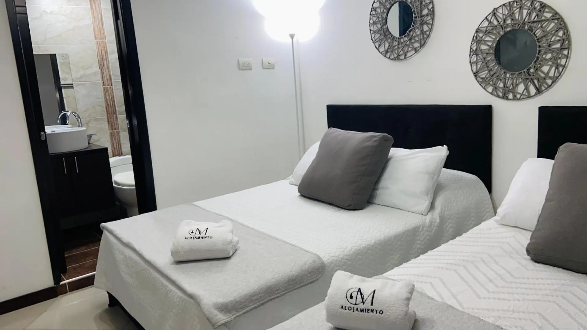 Homestay Tranquilo Apartamento - Habitaciones - Laureles, Estadio Medellin