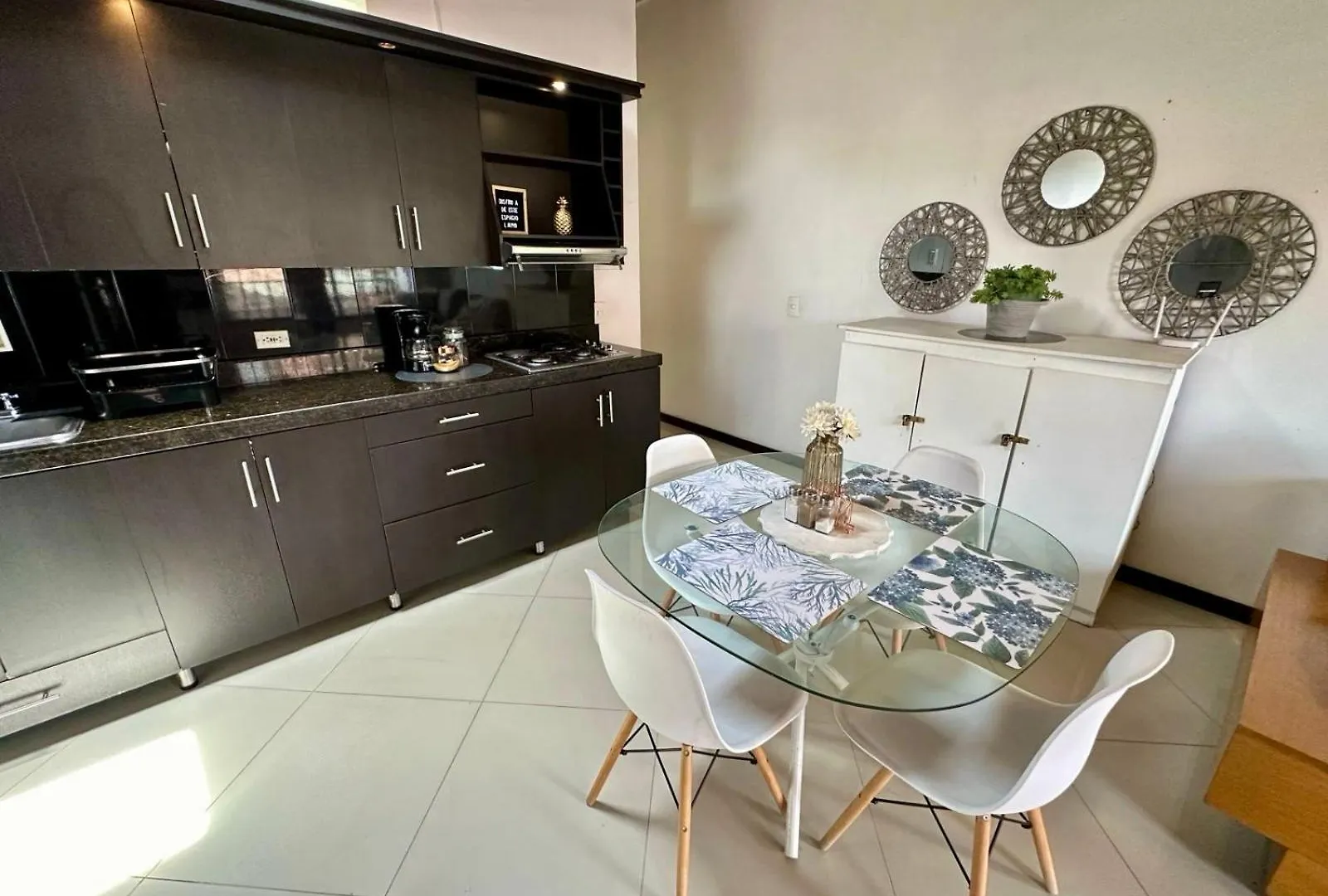 Homestay Tranquilo Apartamento - Habitaciones - Laureles, Estadio Medellin